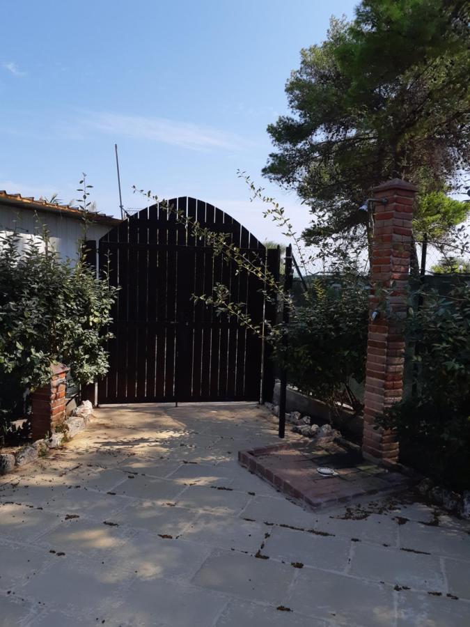 Отель La Dimora In Riva Al Mare Вьесте Экстерьер фото