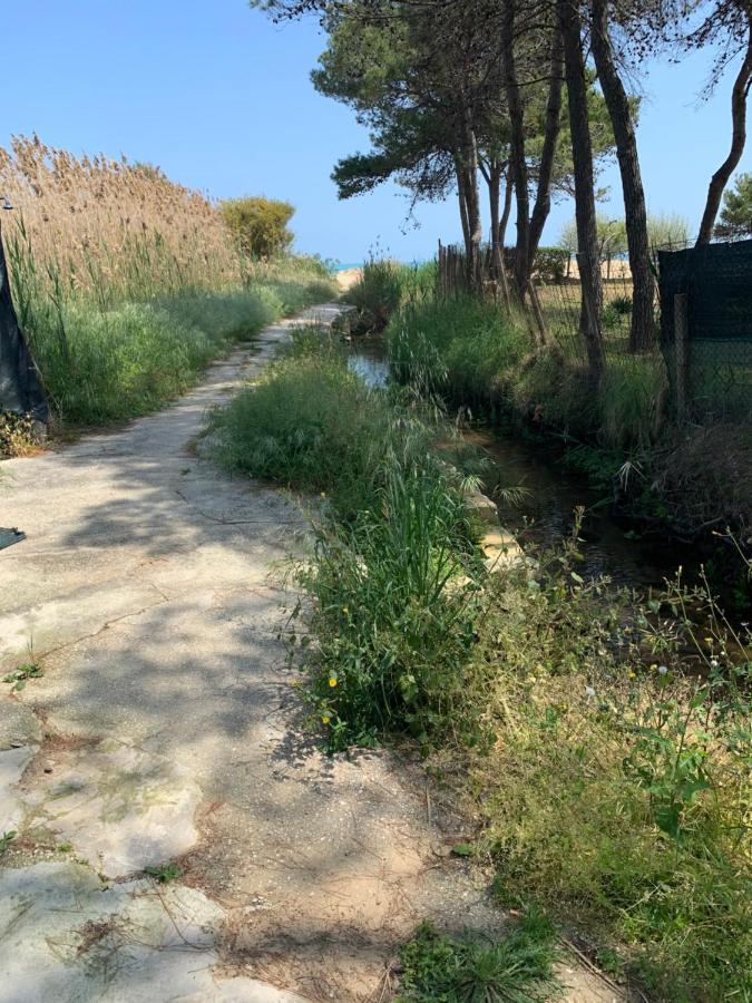 Отель La Dimora In Riva Al Mare Вьесте Экстерьер фото