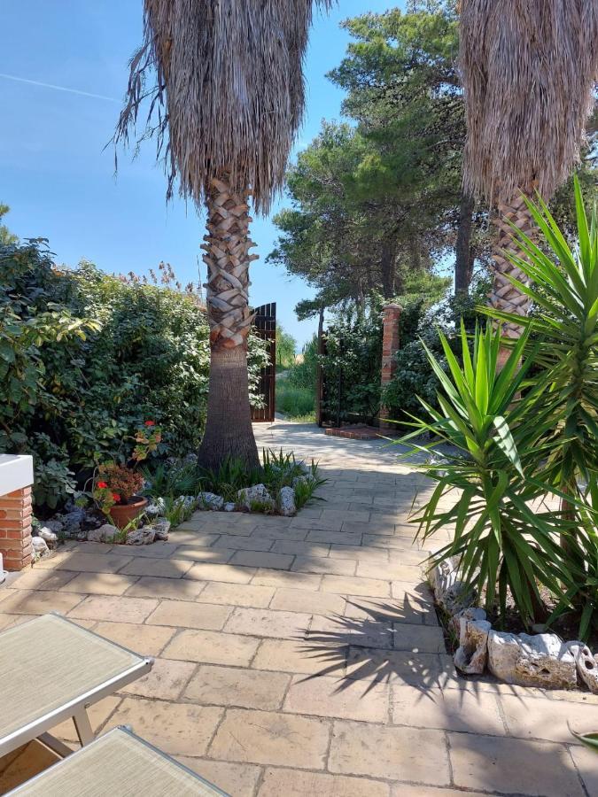 Отель La Dimora In Riva Al Mare Вьесте Экстерьер фото